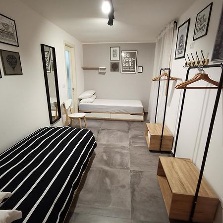 The Black Dog House Valenzano Bagian luar foto