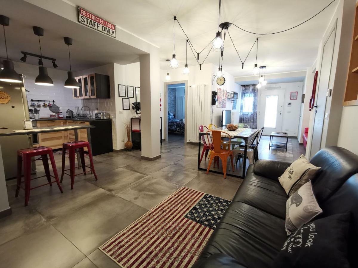 The Black Dog House Valenzano Bagian luar foto