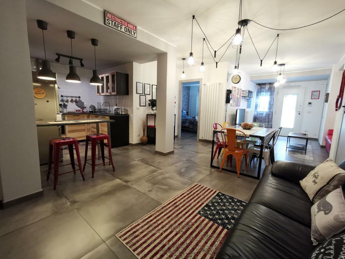 The Black Dog House Valenzano Bagian luar foto