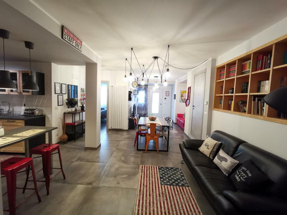 The Black Dog House Valenzano Bagian luar foto