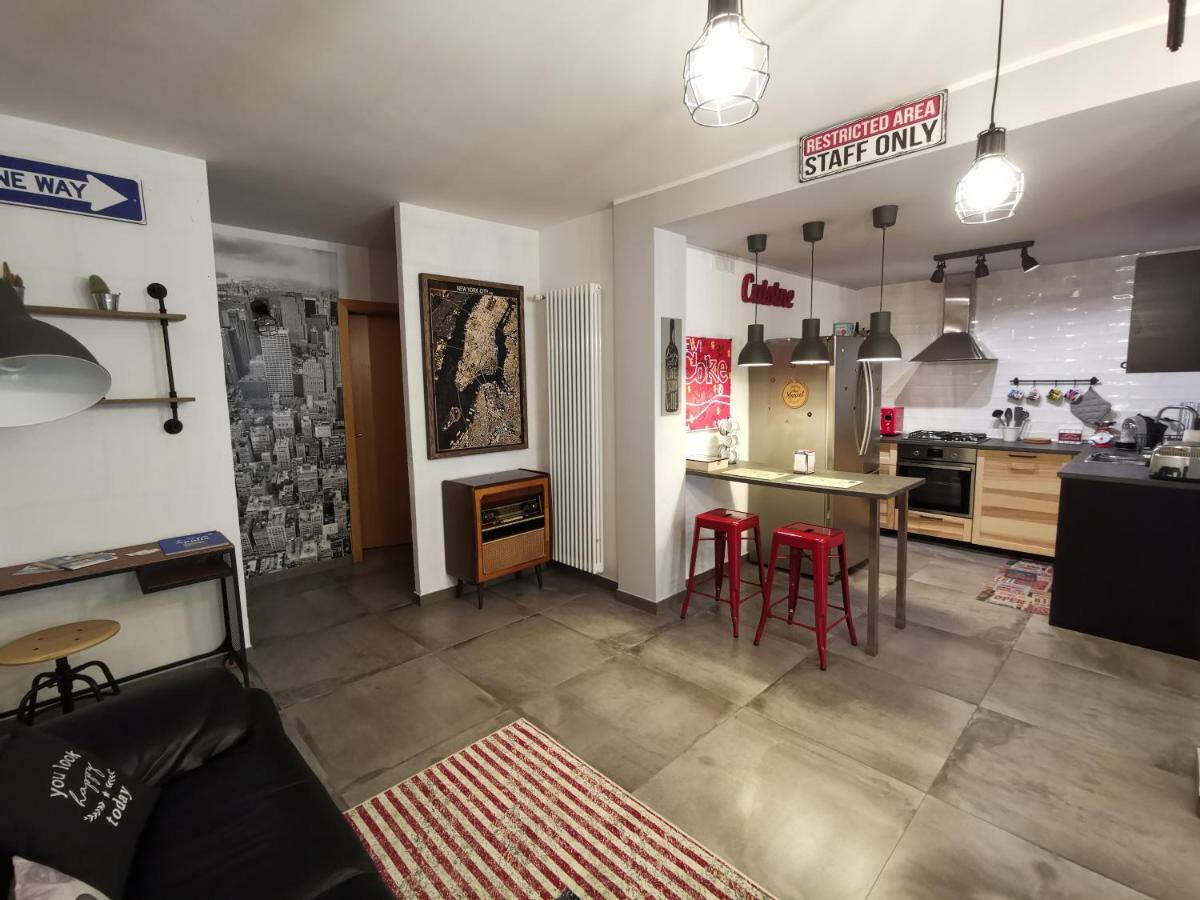 The Black Dog House Valenzano Bagian luar foto