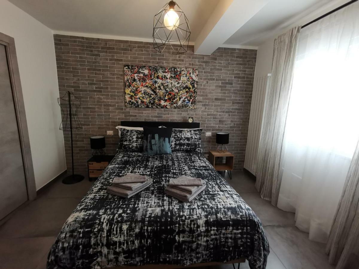 The Black Dog House Valenzano Bagian luar foto