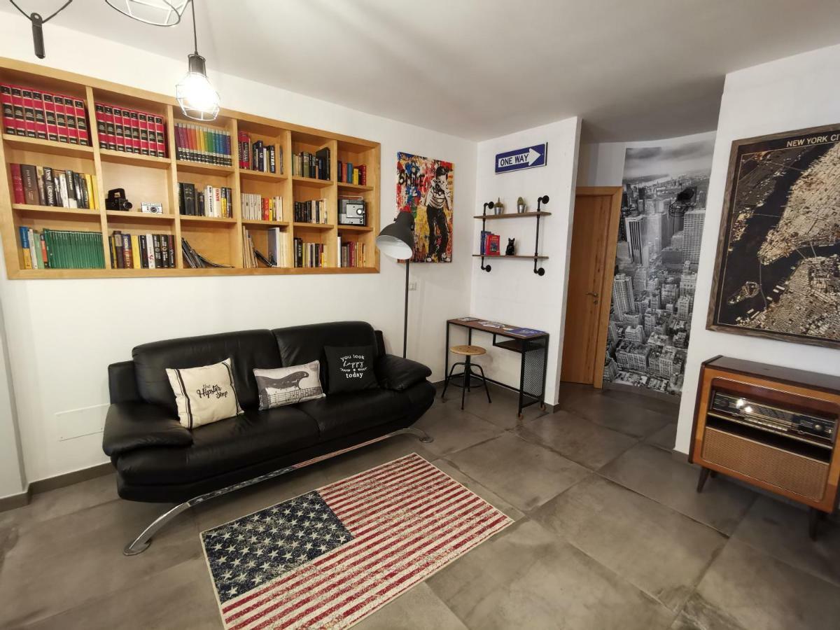 The Black Dog House Valenzano Bagian luar foto