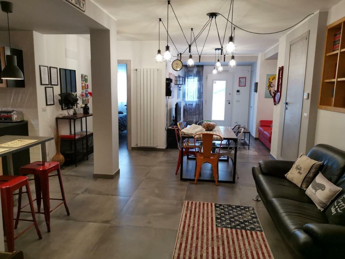 The Black Dog House Valenzano Bagian luar foto